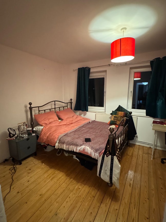 Large Hackney room 2 rent w 2 female housemates  Main Photo