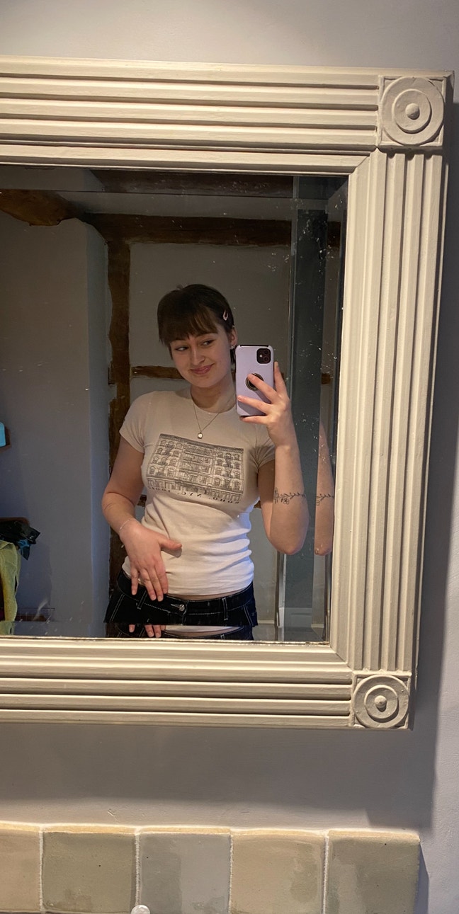 I am a professional female aged 20 Main Photo