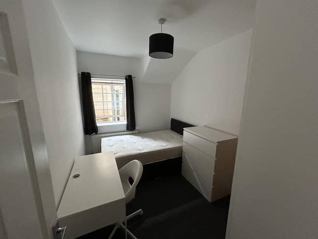 Student flat takeover needed Main Photo