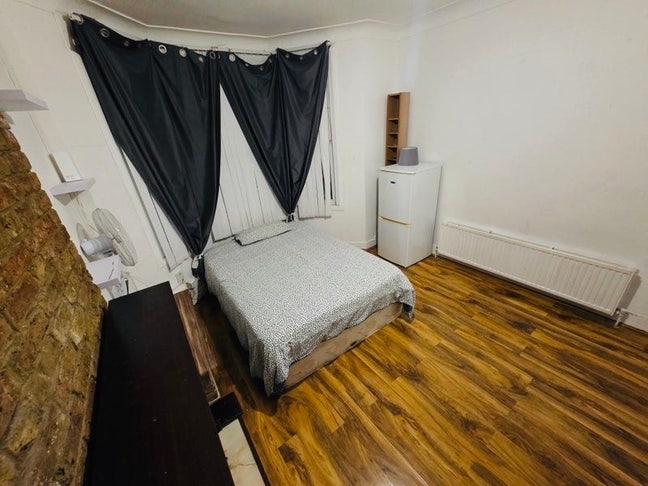 🛌 Double Room to Let in/ Hackbridge- Mitcham Main Photo