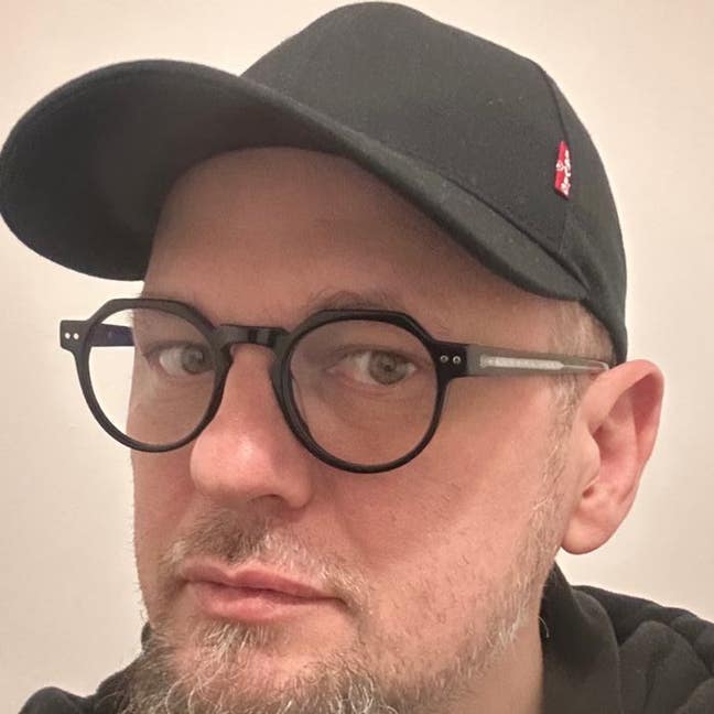 Professional Male seeks a single or double room Main Photo