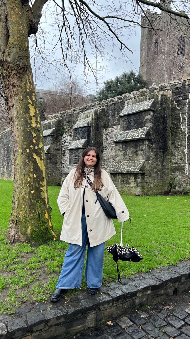 Professional Female seeks a single or double room Main Photo