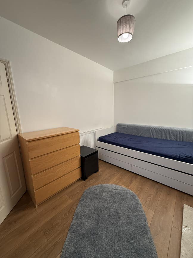 Furnished room to let  Main Photo
