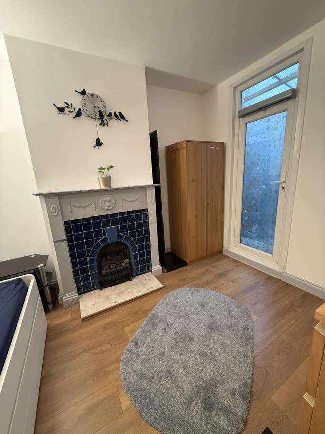 Furnished room to let  Main Photo