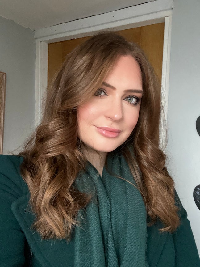 25 year old professional female.  Main Photo