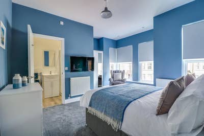 Luxury double en-suite room close to the Hospital  Main Photo