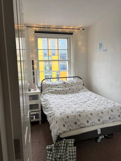 Central London Room in Three Bed Flat Main Photo