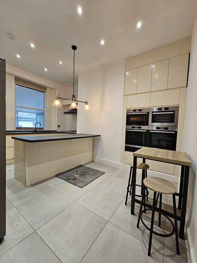 Double & Single Room Available Now- OL10 HEYWOOD Main Photo