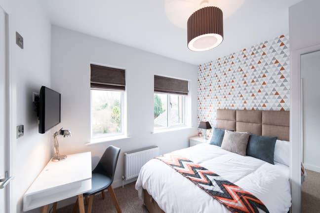 Three Spacious Ensuite Rooms - perfect for friends Main Photo