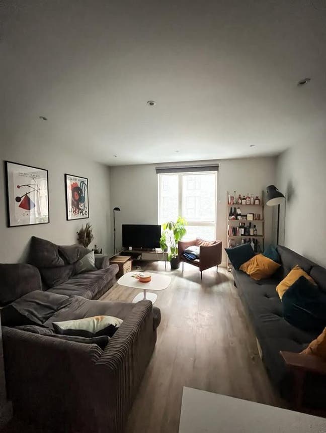 Small double room in modern flat Main Photo