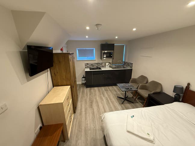 Bills Inc Furnished Self contained flat ASAP Main Photo