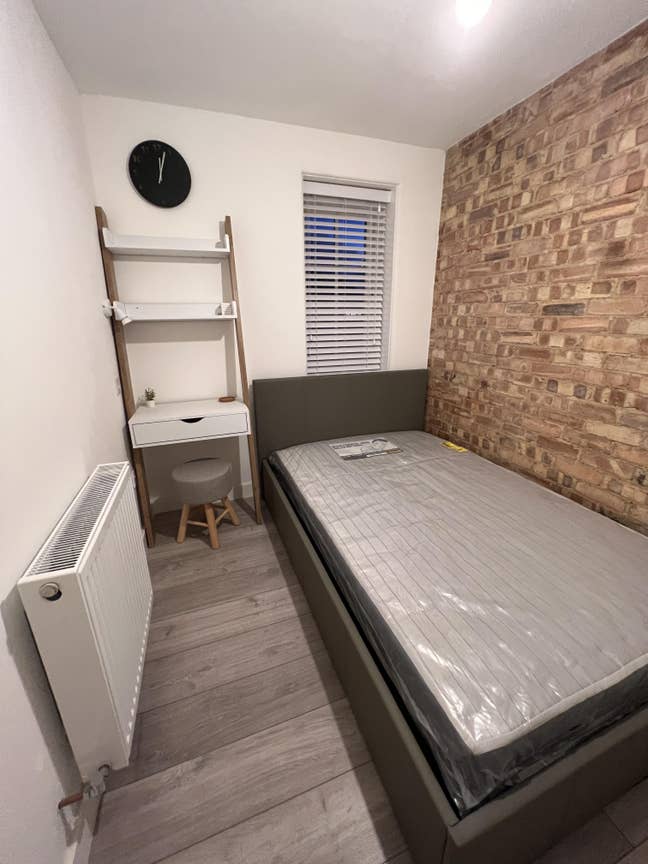 Spacious en-suite bedroom in great location Main Photo