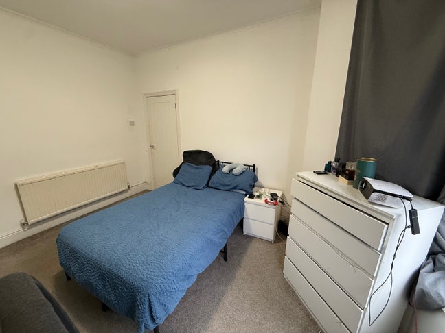 Double bed in house share Main Photo