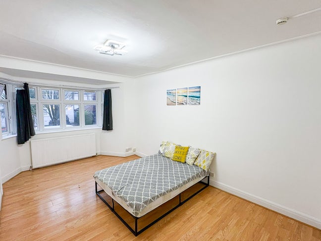 🏡 Spacious En Suite Room – New Pics Coming Soon  Main Photo