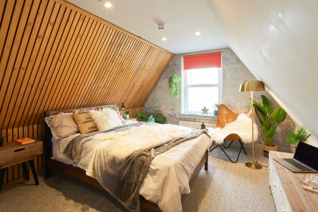 Modern large ensuite room in amazing house Main Photo