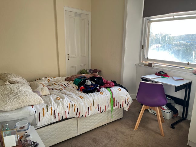 Double bedroom available Main Photo