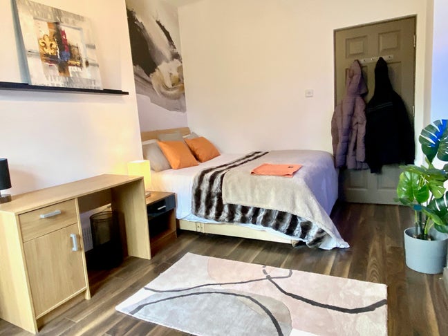 Ensuite Double room close to Heaton Park Main Photo