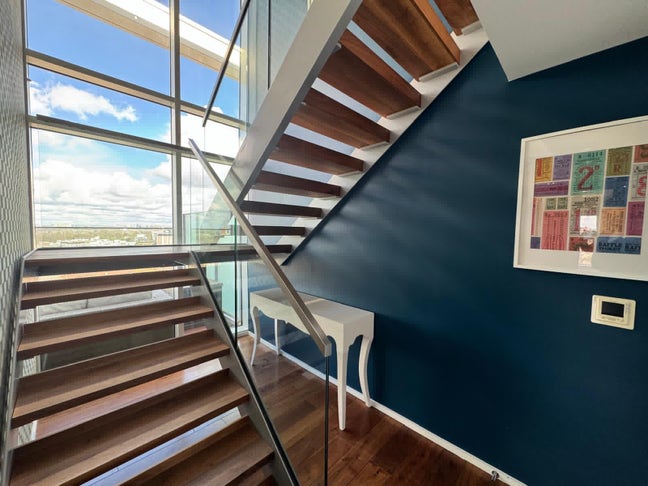 Two Spacious Rooms in Luxury Penthouse Apartment Main Photo