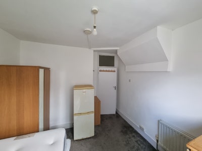 Quiet Professional Home Near University & Station Main Photo