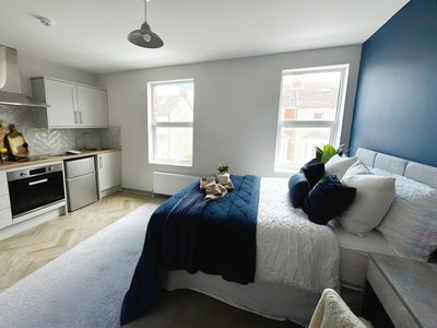 Stunning six bedroom HMO, Old Town Swindon. Main Photo