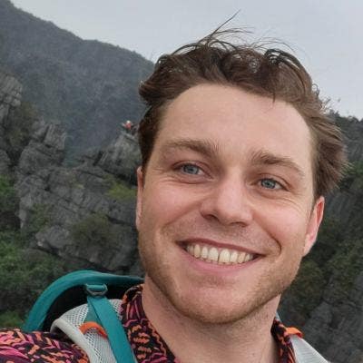 Profesional Firefighter Looking for Social House Main Photo