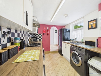 Vibrant Double Bedroom Available Main Photo