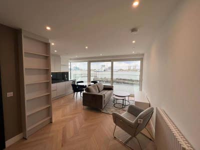 Looking for a flatmate Main Photo