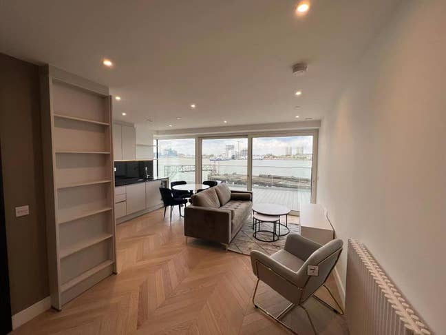 Looking for a flatmate Main Photo