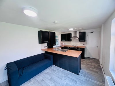 Great Value Rooms – All Bills & Internet Included Main Photo