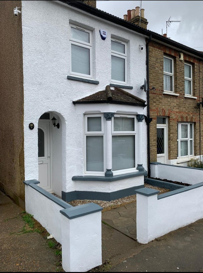 Whole House to rent Main Photo