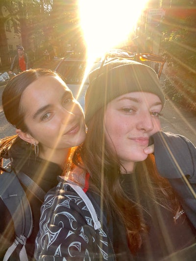 Kiwi Gal needing room in London Main Photo