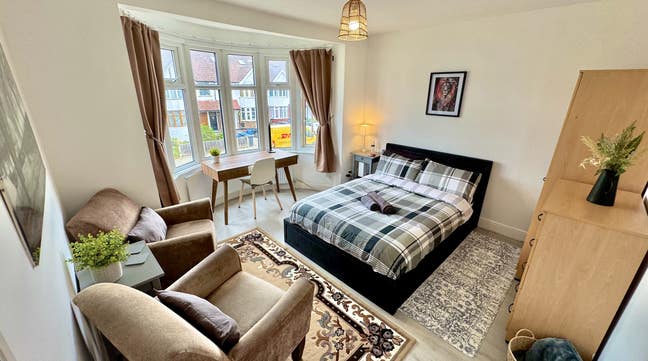 **Short-Let - Maximum 2 to 3 Months - 2 Rooms** Main Photo