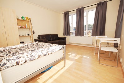 Lovely Balcony Room in Perfect Location  Main Photo