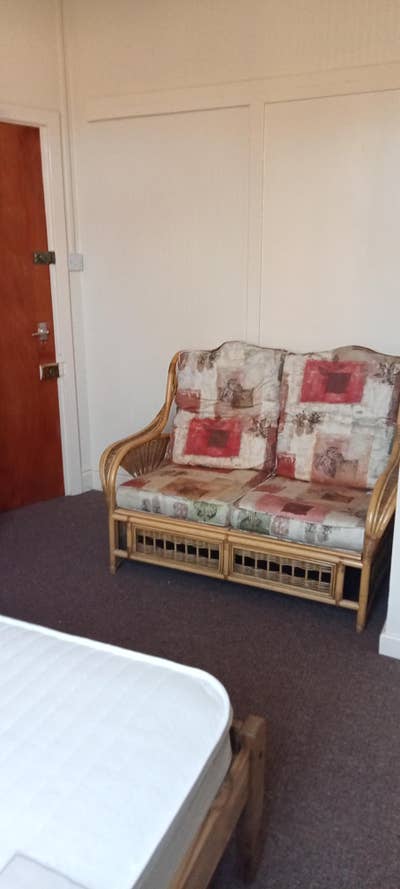 En-suite Studio room to let in Wellingborough Main Photo