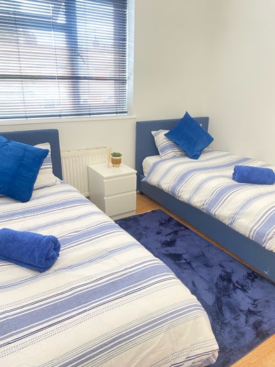 Cosy rooms to let in 4 bedroom house in Abbeywood  Main Photo