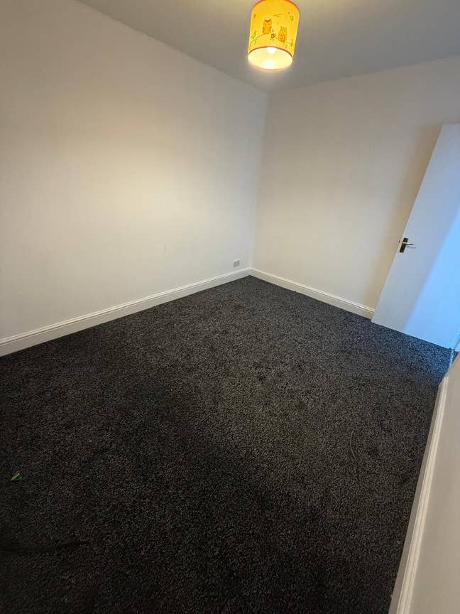 Double bed room available Main Photo
