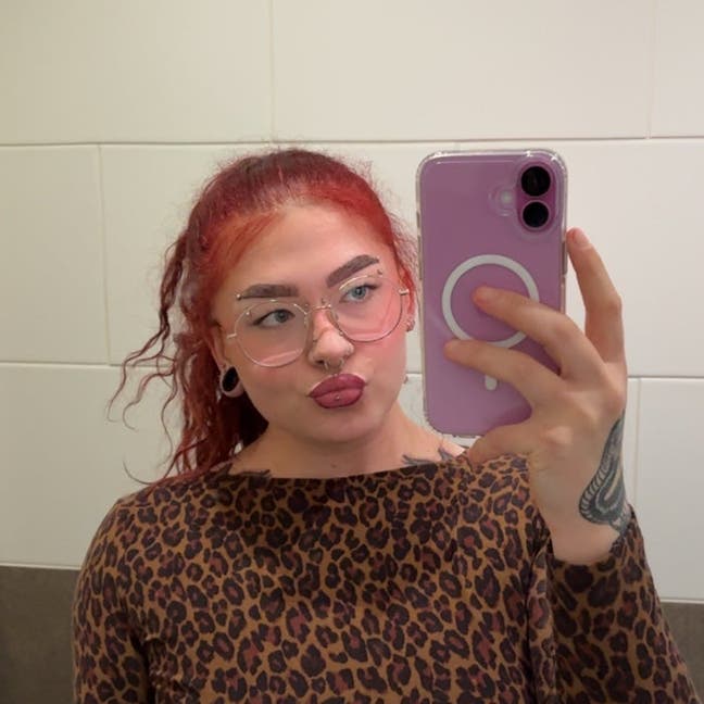 24 y/o Professional Looking For A Room (& besties) Main Photo