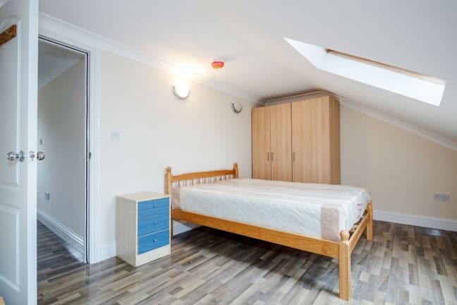 3 Bedroom Flat to Rent in SE16 Main Photo