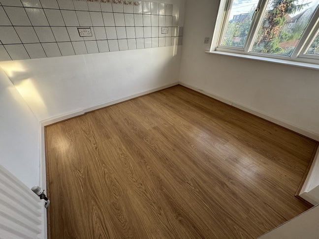 2 Bedroom Flat To Let Main Photo