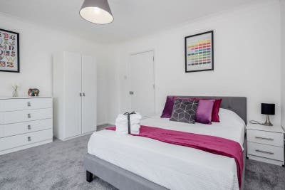 Modern double room in residential area Main Photo