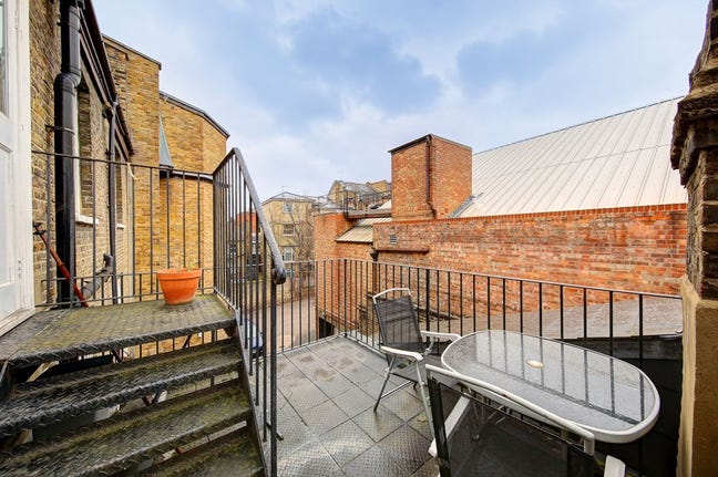 Bright Room on Northcote Road - Own Bathroom Main Photo
