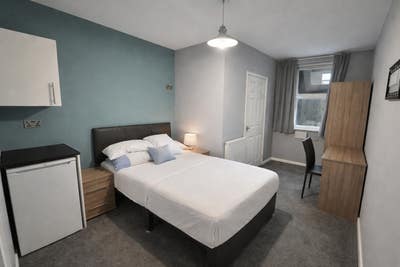 Double Room Ensuite DN1 – Bills Inc Furnished Main Photo