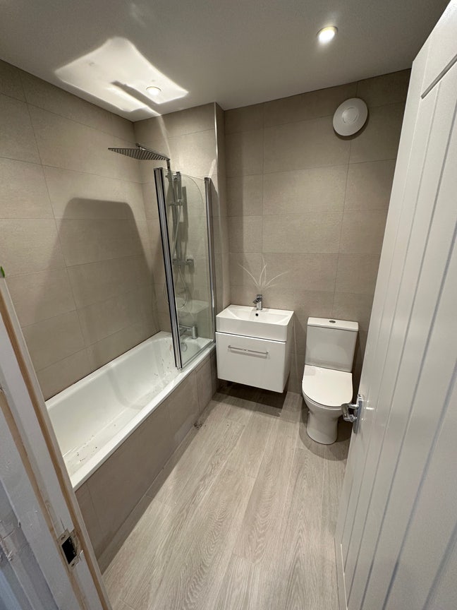 Large ground floor room in house share Hoddesdon  Main Photo