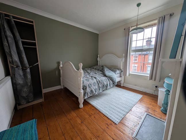 Double room in calm house Main Photo