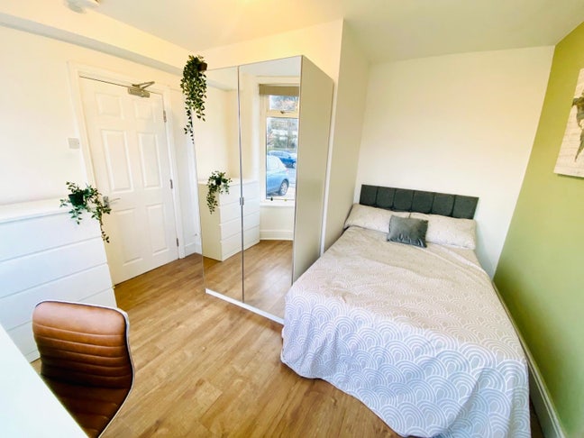 Super bright room, 6 Bed Withington Main Photo