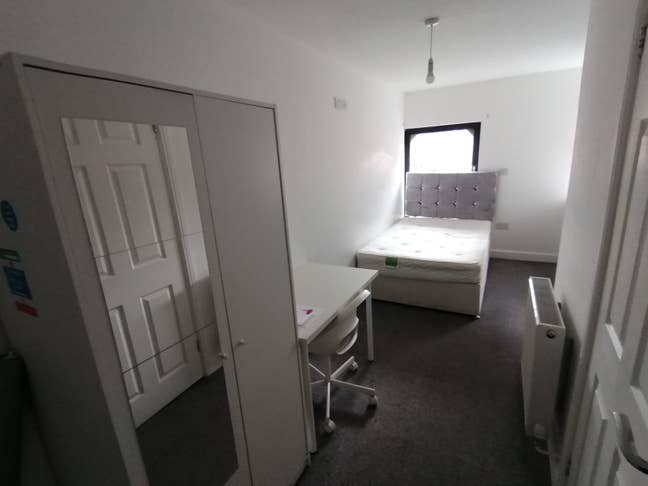 Studio Room with all bills included Main Photo