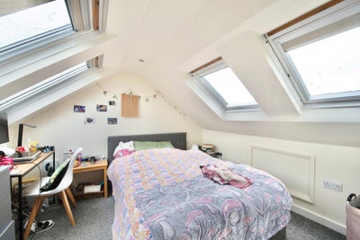 Large Furnished Double Room | Professional House  Main Photo