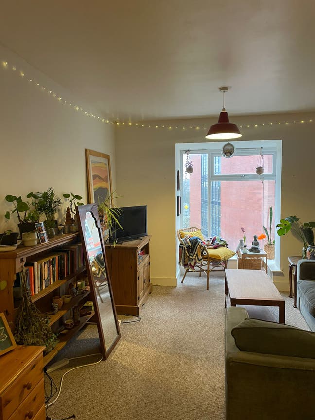 Double Room in Friendly Flat Near North Street Main Photo