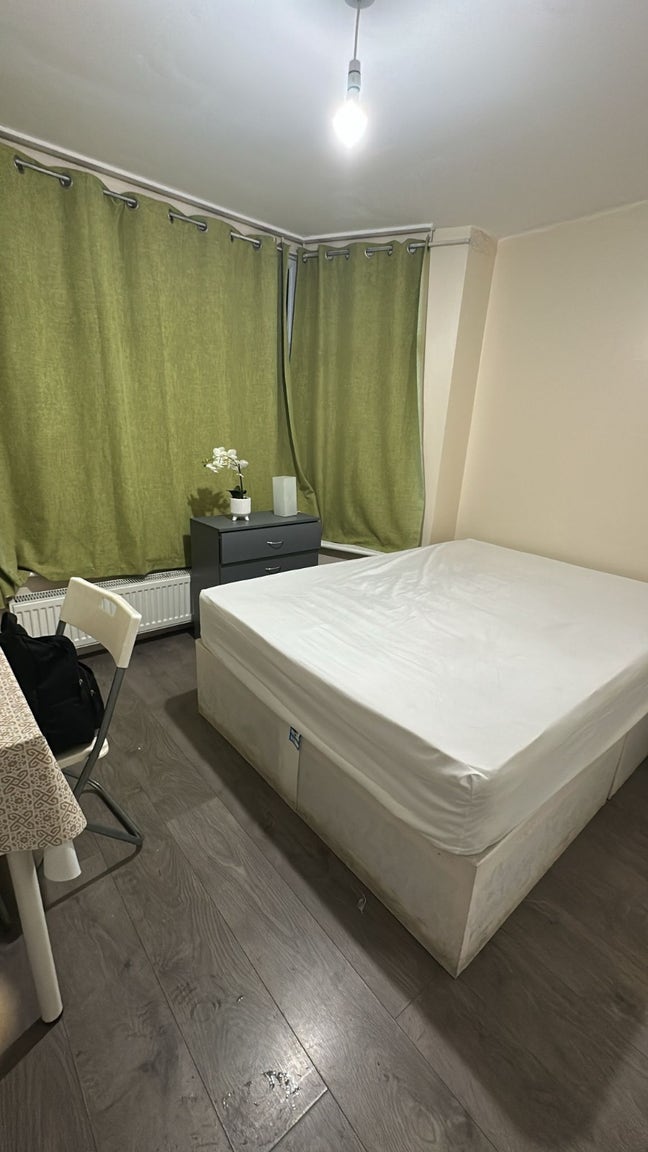 Ensuite Room - Couple welcome - Near station  Main Photo