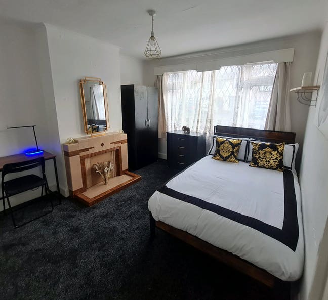  LARGE furnished DOULE Bedroom Main Photo